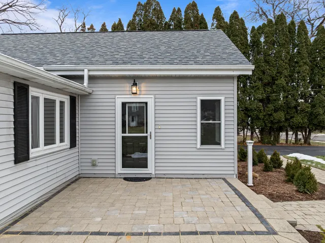 $649,900 | 132 Fontana Avenue, Fontana, WI 53125