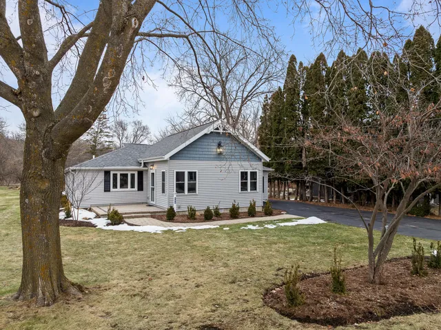 $649,900 | 132 Fontana Avenue, Fontana, WI 53125