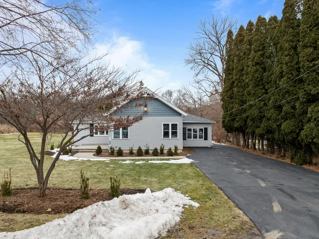 $649,900 | 132 Fontana Avenue, Fontana, WI 53125