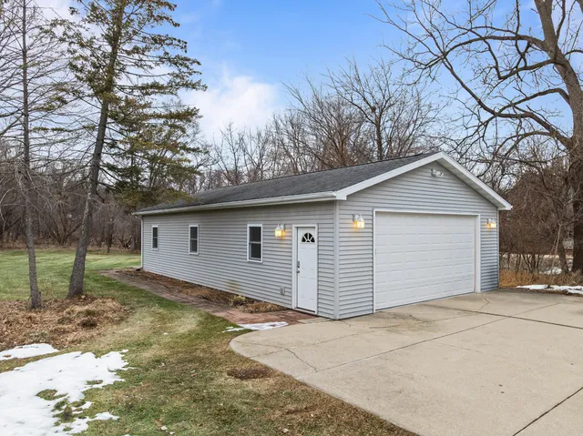 $649,900 | 132 Fontana Avenue, Fontana, WI 53125