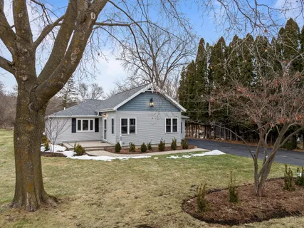 $649,900 | 132 Fontana Avenue, Fontana, WI 53125