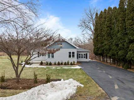 $649,900 | 132 Fontana Avenue, Fontana, WI 53125