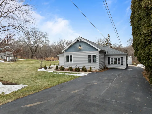 $649,900 | 132 Fontana Avenue, Fontana, WI 53125