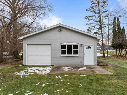 $649,900 | 132 Fontana Avenue, Fontana, WI 53125