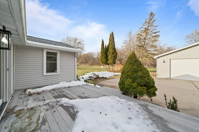 $649,900 | 132 Fontana Avenue, Fontana, WI 53125