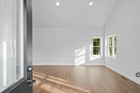 $649,900 | 132 Fontana Avenue, Fontana, WI 53125