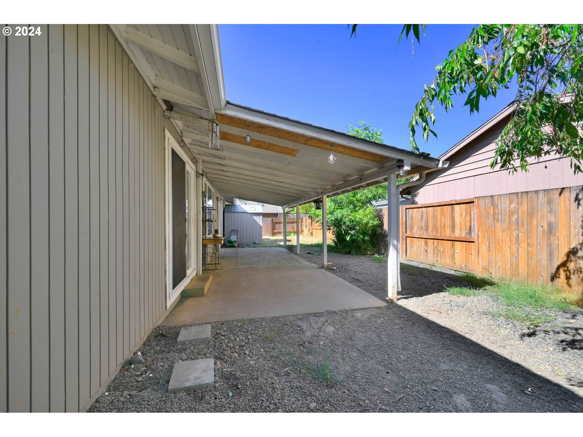 2301 Compton Street Eugene, OR 97404 - Photo 23 of 27 a view of a backyard with plants