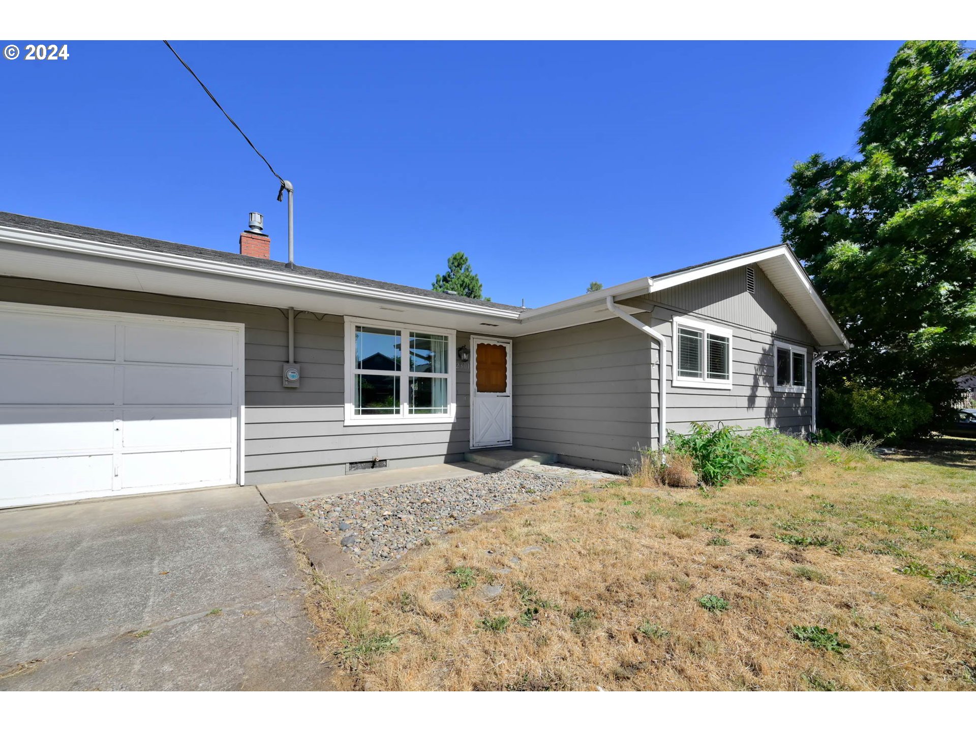 2301 Compton Street Eugene, OR 97404 - Photo 3 of 27 a house view with a outdoor space