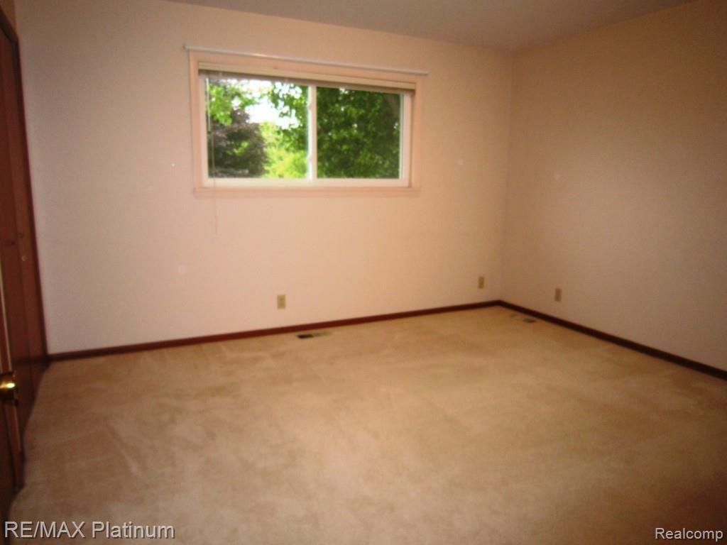 3717 Innisfree Road Howell, MI 48855 - Photo 13 of 27 IMG_4398.jpg
