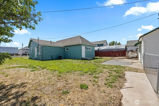 a house view with a backyard space