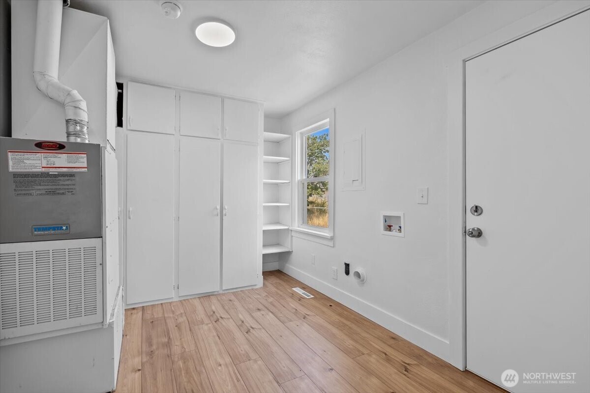 106 West Birch Avenue Ritzville, WA 99169 - Photo 5 of 17 a view of a room with wooden floor and window