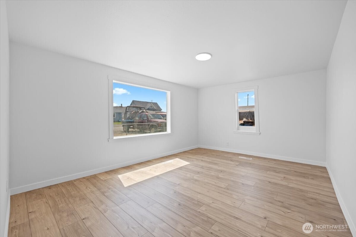 106 West Birch Avenue Ritzville, WA 99169 - Photo 6 of 17 an empty room with wooden floor and windows