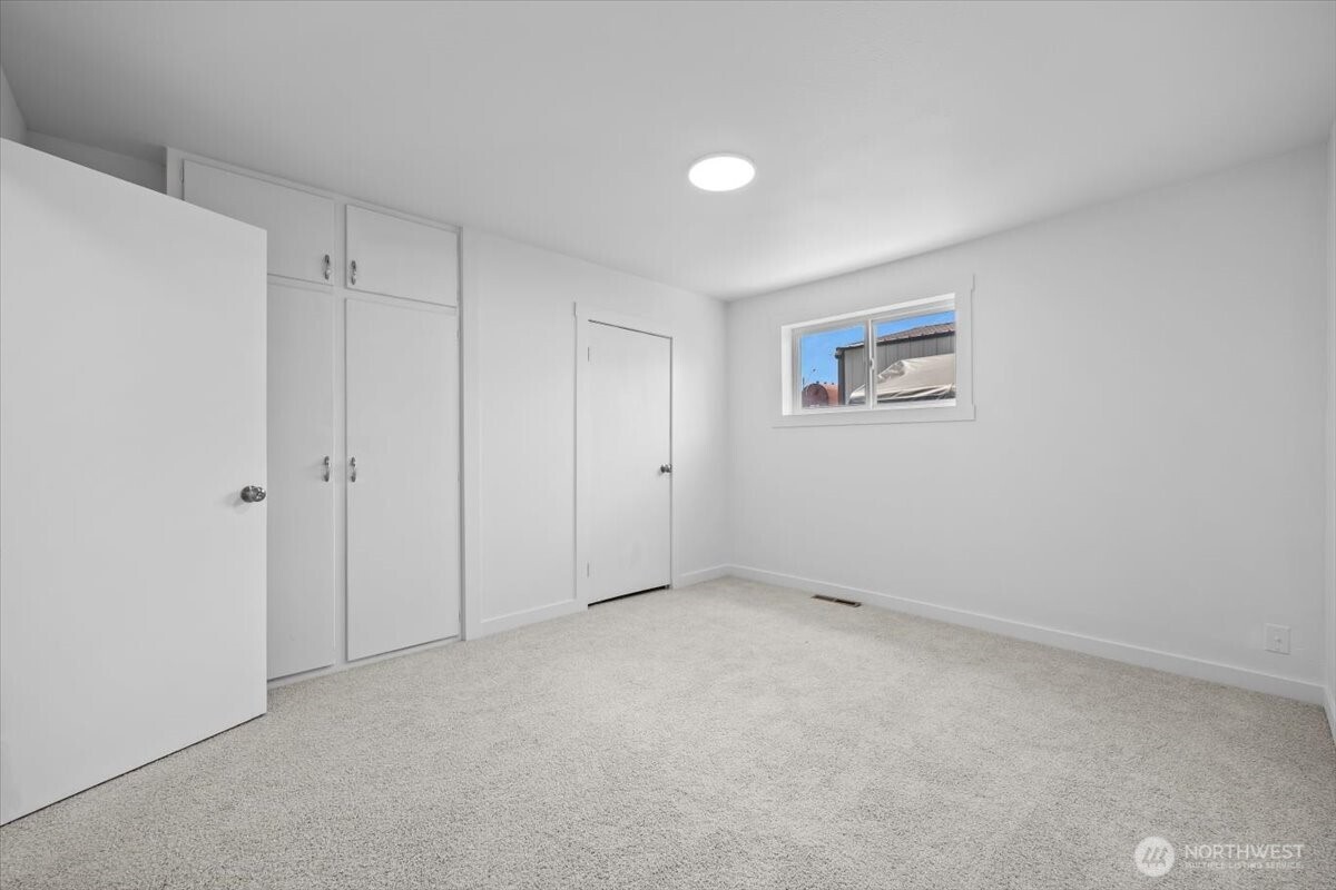 106 West Birch Avenue Ritzville, WA 99169 - Photo 7 of 15 a view of an empty room