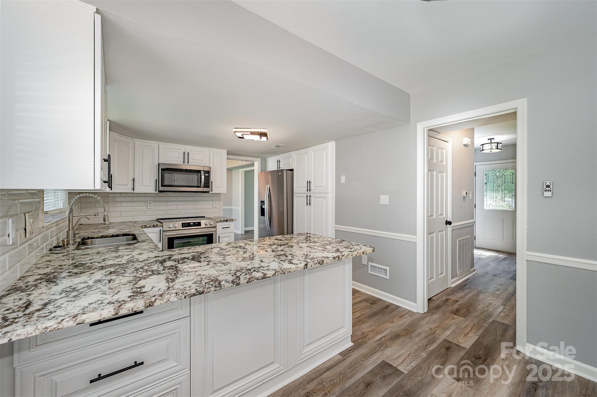 5915 Bluebonnet Road Charlotte, NC 28212 - Photo 8 of 27 Gallery Image 8