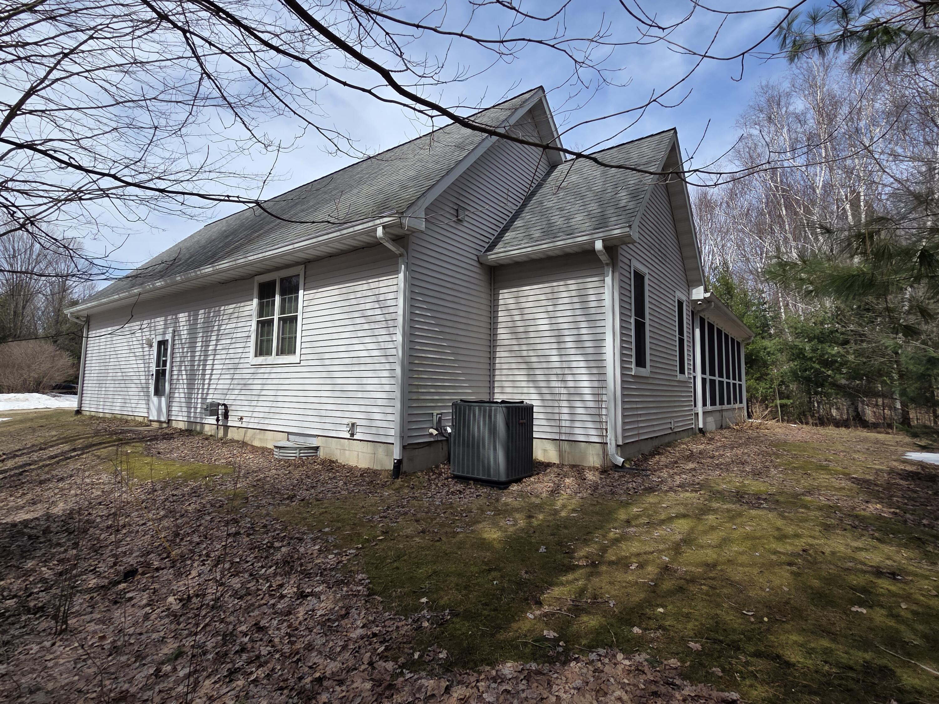 8378 Norconk Road Bear Lake, MI 49614 - Photo 5 of 23 20260401_151410