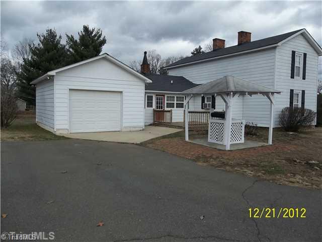 333 Mountain View Road King, NC 27021 - Photo 3 of 16 Exterior Back.