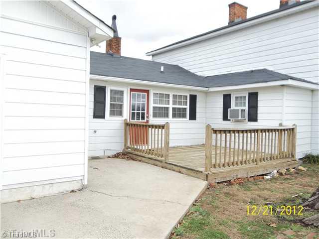333 Mountain View Road King, NC 27021 - Photo 4 of 16 Exterior Front.