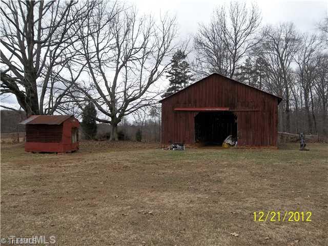 333 Mountain View Road King, NC 27021 - Photo 6 of 16 Stable/Barn.