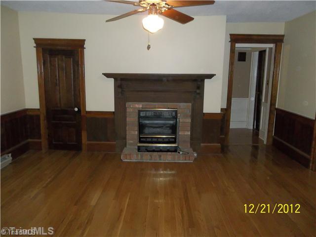 333 Mountain View Road King, NC 27021 - Photo 7 of 16 Living Room.
