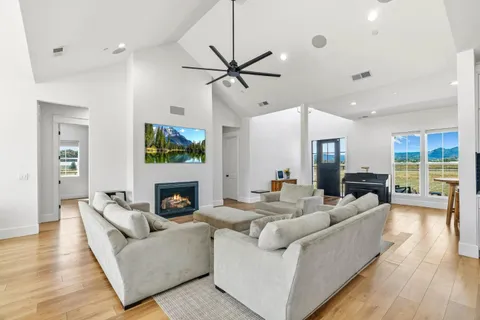 $2,495,000 | 15400 Seymour Avenue, San Martin, CA 95046