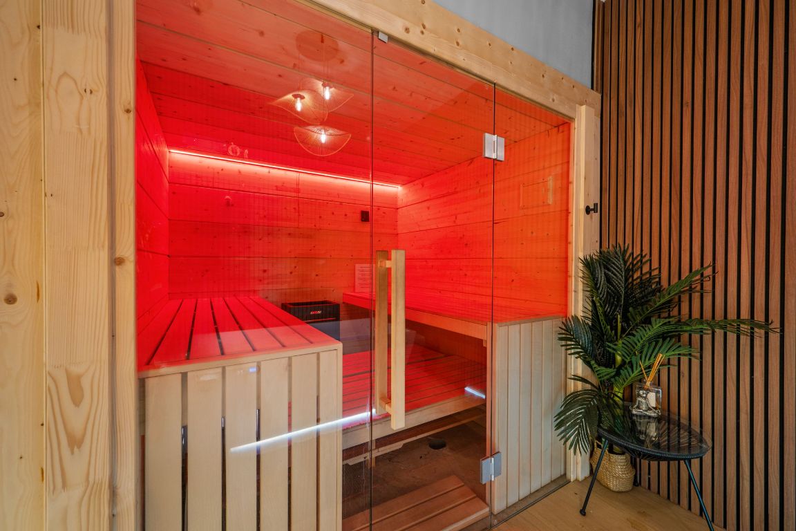 2505 Thornton Road, Unit 3103 Austin, TX 78704 - Photo 22 of 29 a view of a balcony with red umbrella