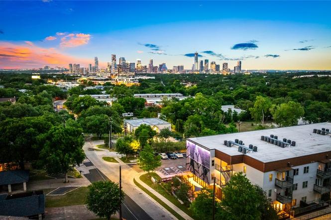 2505 Thornton Road, Unit 3103 Austin, TX 78704 - Photo 27 of 29 a view of a terrace