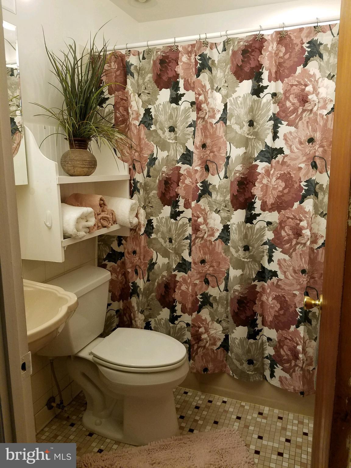 1628 Colony Road Pasadena, MD 21122 - Photo 13 of 29 Full Bathroom