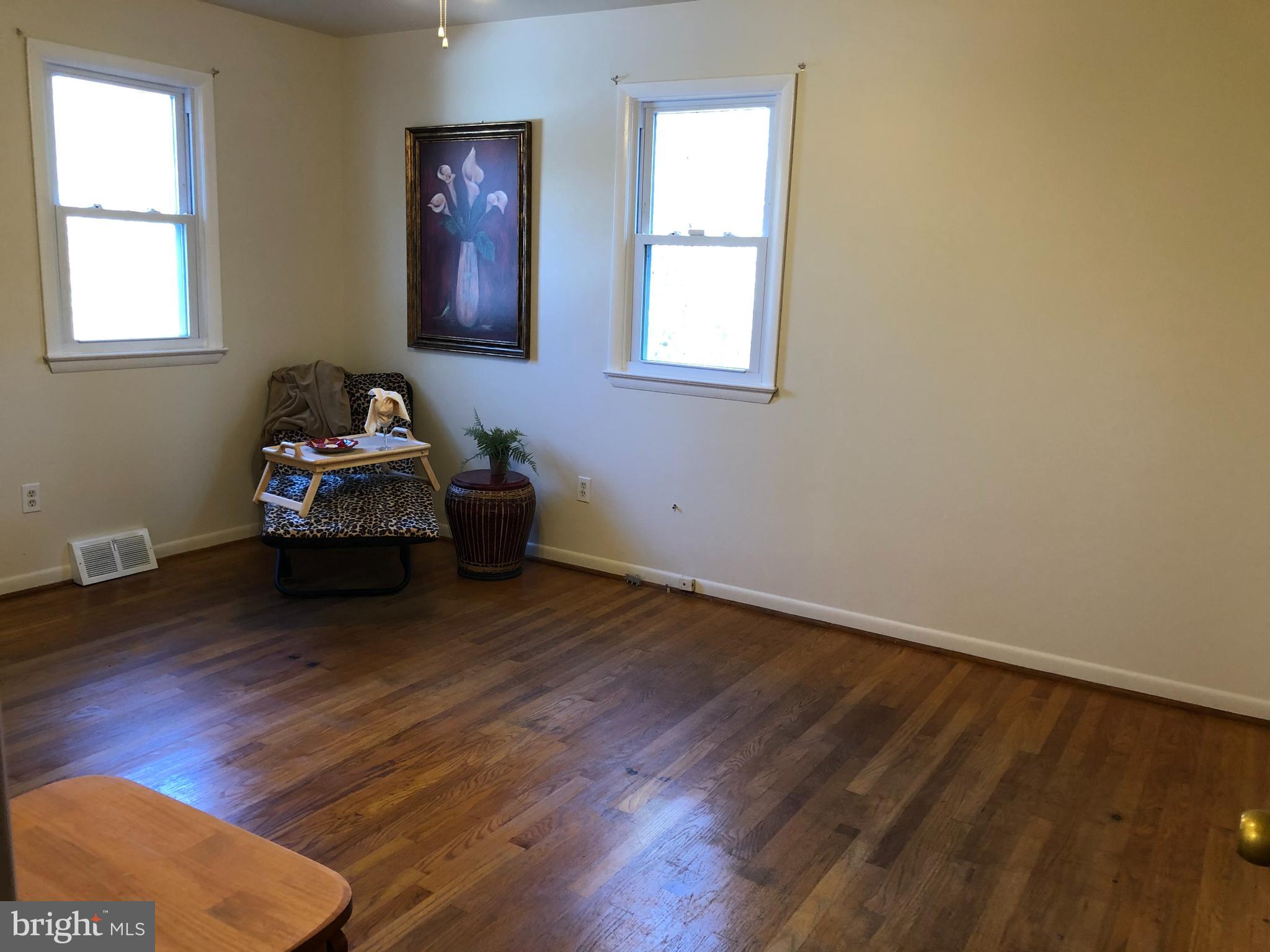 1628 Colony Road Pasadena, MD 21122 - Photo 9 of 29 Great hardwood floors thru-out 1st level!
