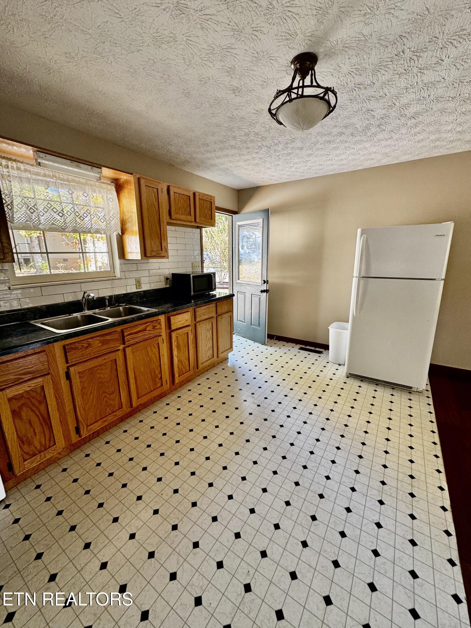 115 Bluegill Way Sevierville, TN 37876 - Photo 14 of 21 Bluegill Way kitchen