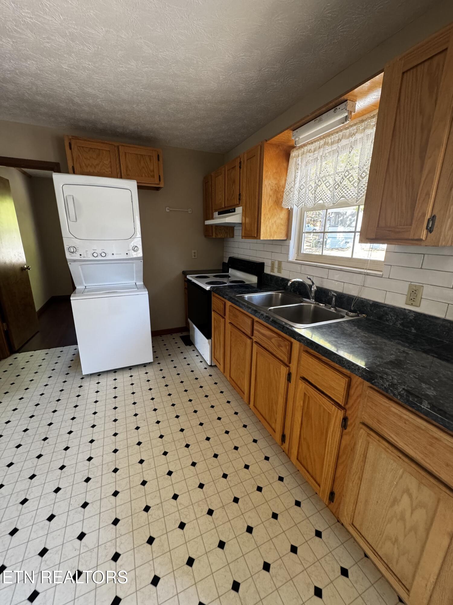 115 Bluegill Way Sevierville, TN 37876 - Photo 15 of 21 Bluegill Way kitchen 2:1