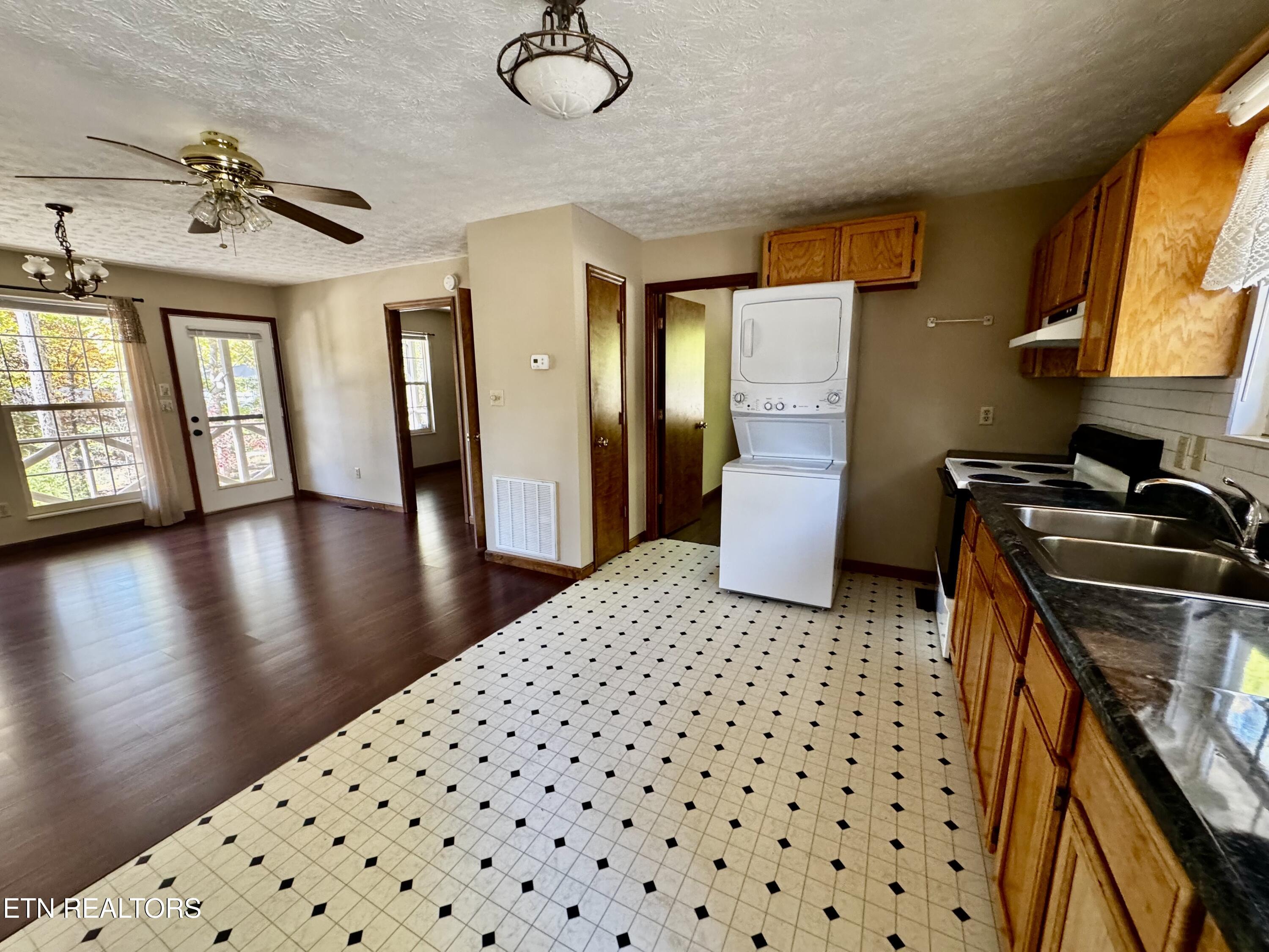 115 Bluegill Way Sevierville, TN 37876 - Photo 6 of 21 Kitchen/Family Room