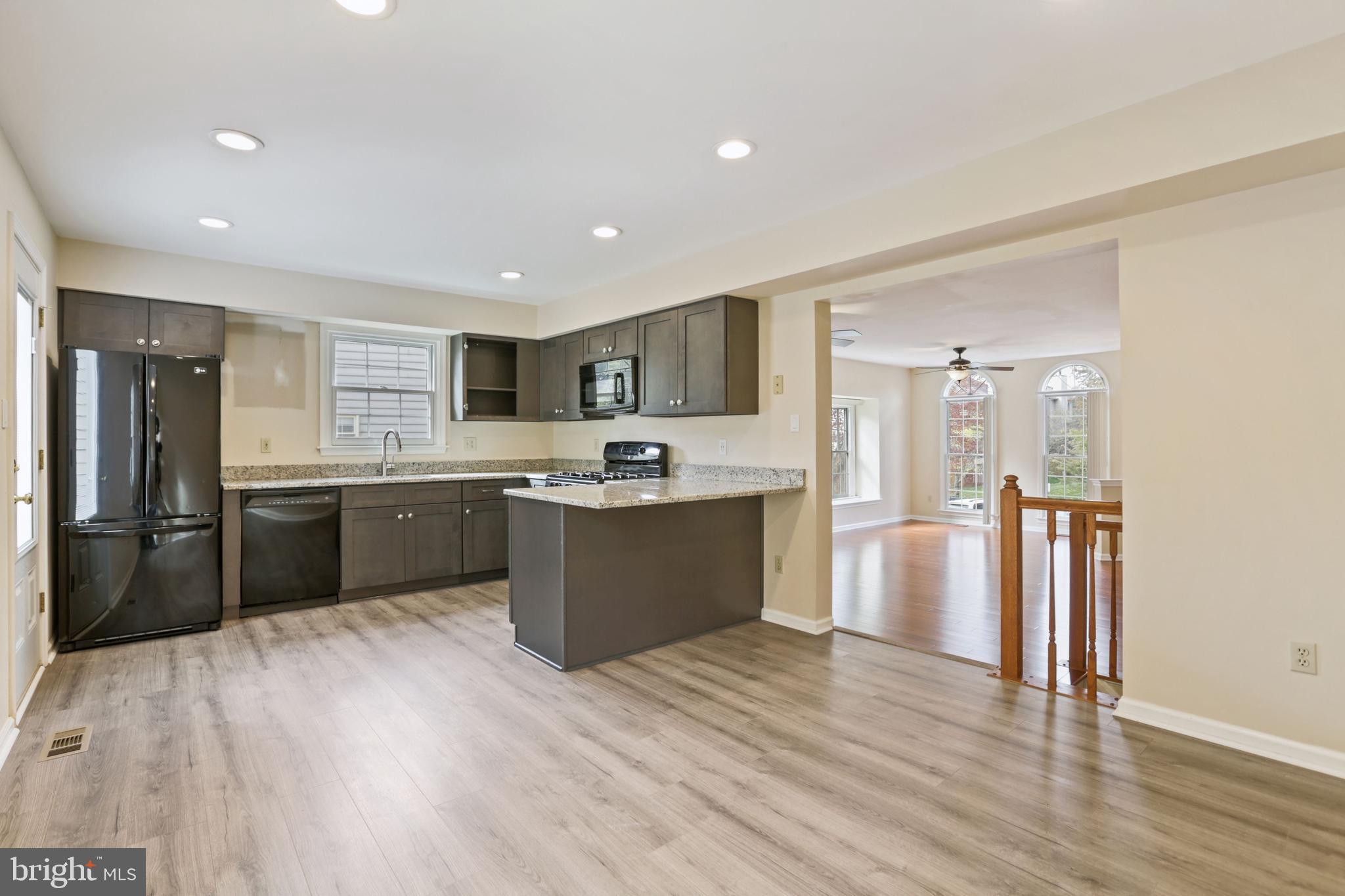 46907 Rabbitrun Terrace Sterling, VA 20164 - Photo 11 of 35 Gallery Image 11