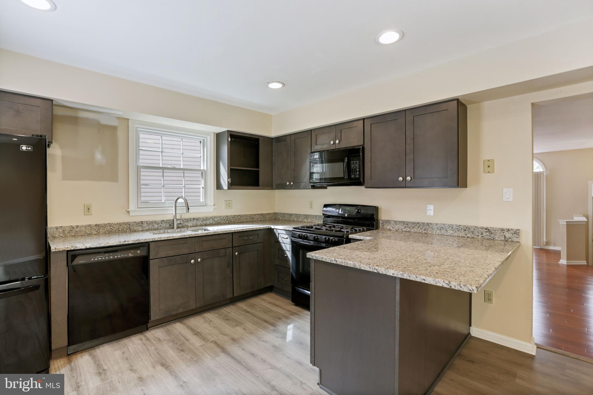 46907 Rabbitrun Terrace Sterling, VA 20164 - Photo 12 of 35 Gallery Image 12