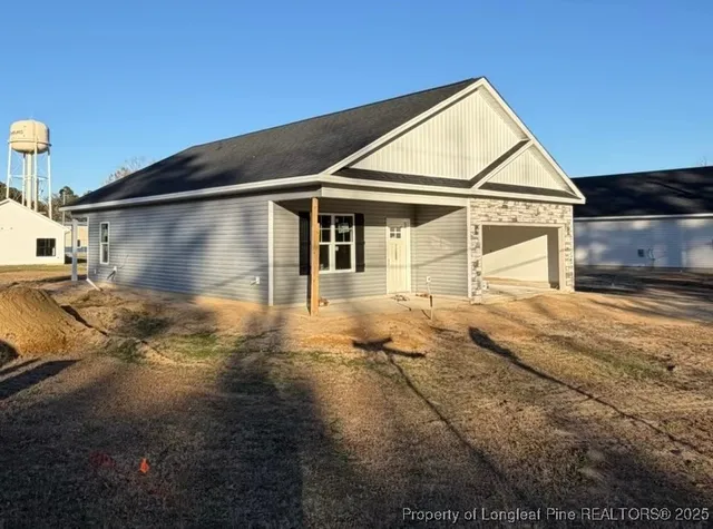 a view of house with backyard