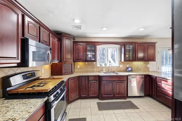 $499,900 | 65 Maureen Drive, Middletown, NY 10940