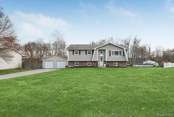 $499,900 | 65 Maureen Drive, Middletown, NY 10940