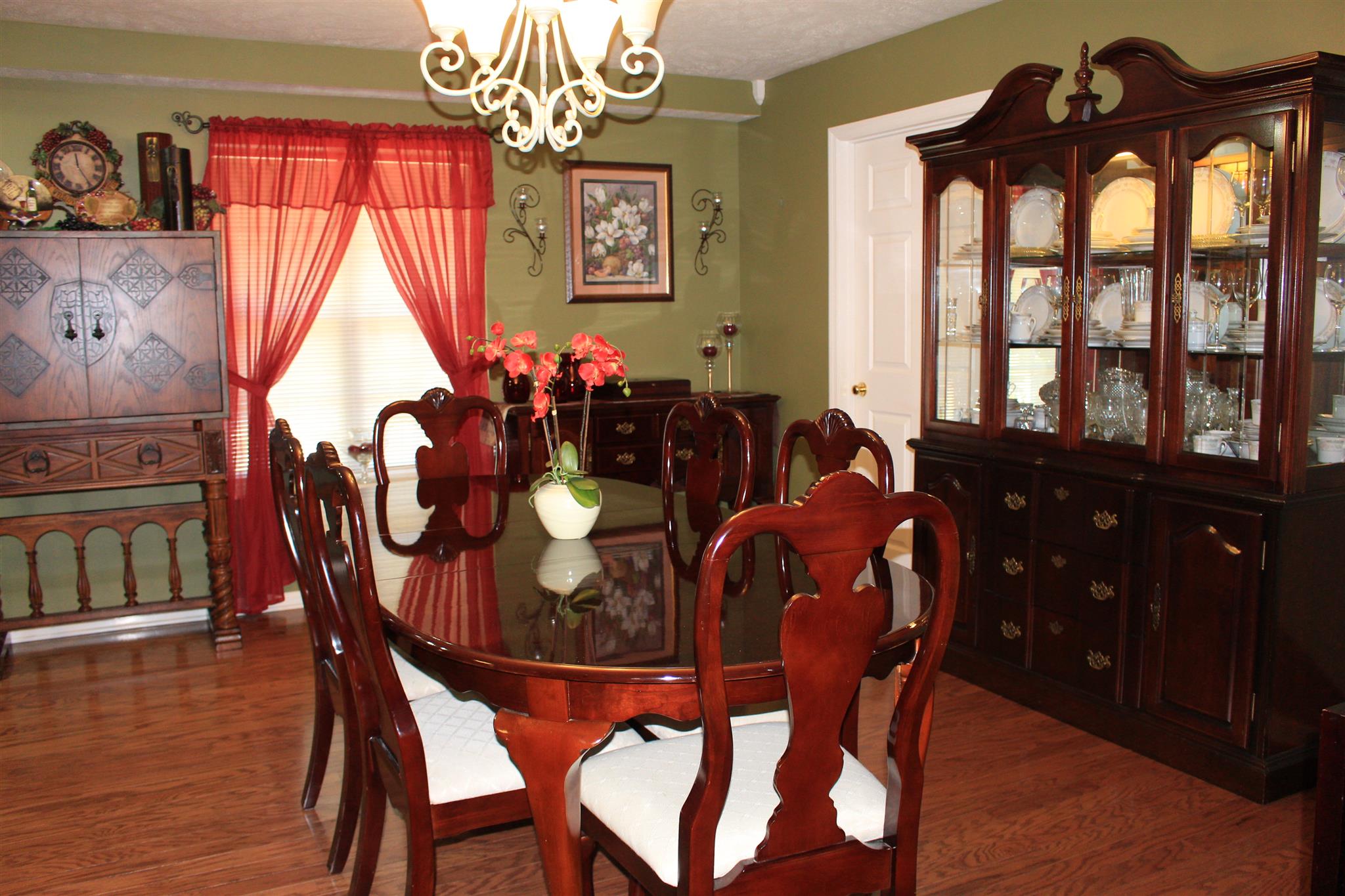 536 Strawberry Ridge Manchester, TN 37355 - Photo 12 of 30 a view of a dining room with furniture and window