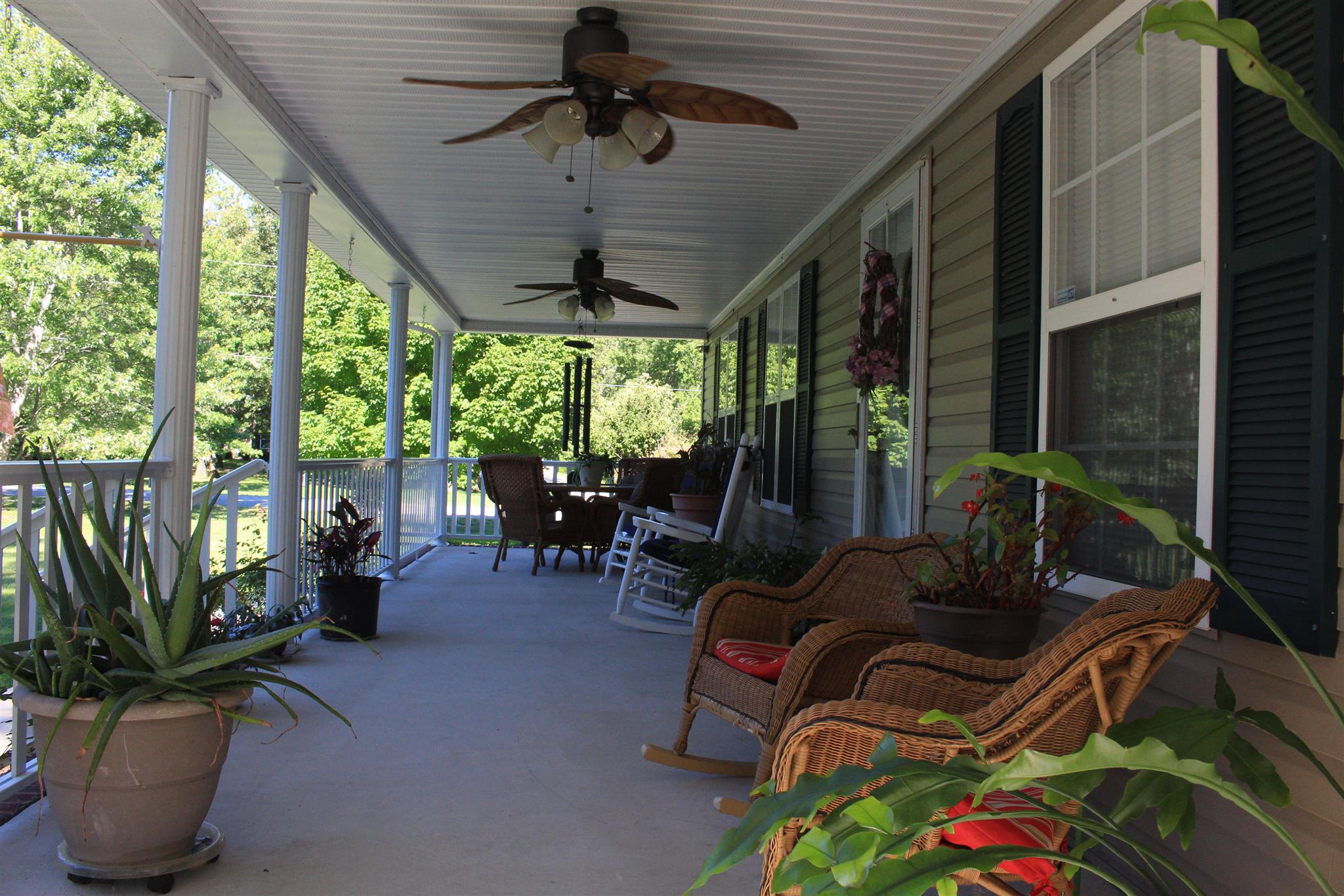 536 Strawberry Ridge Manchester, TN 37355 - Photo 3 of 30 a outdoor space with furniture and garden view