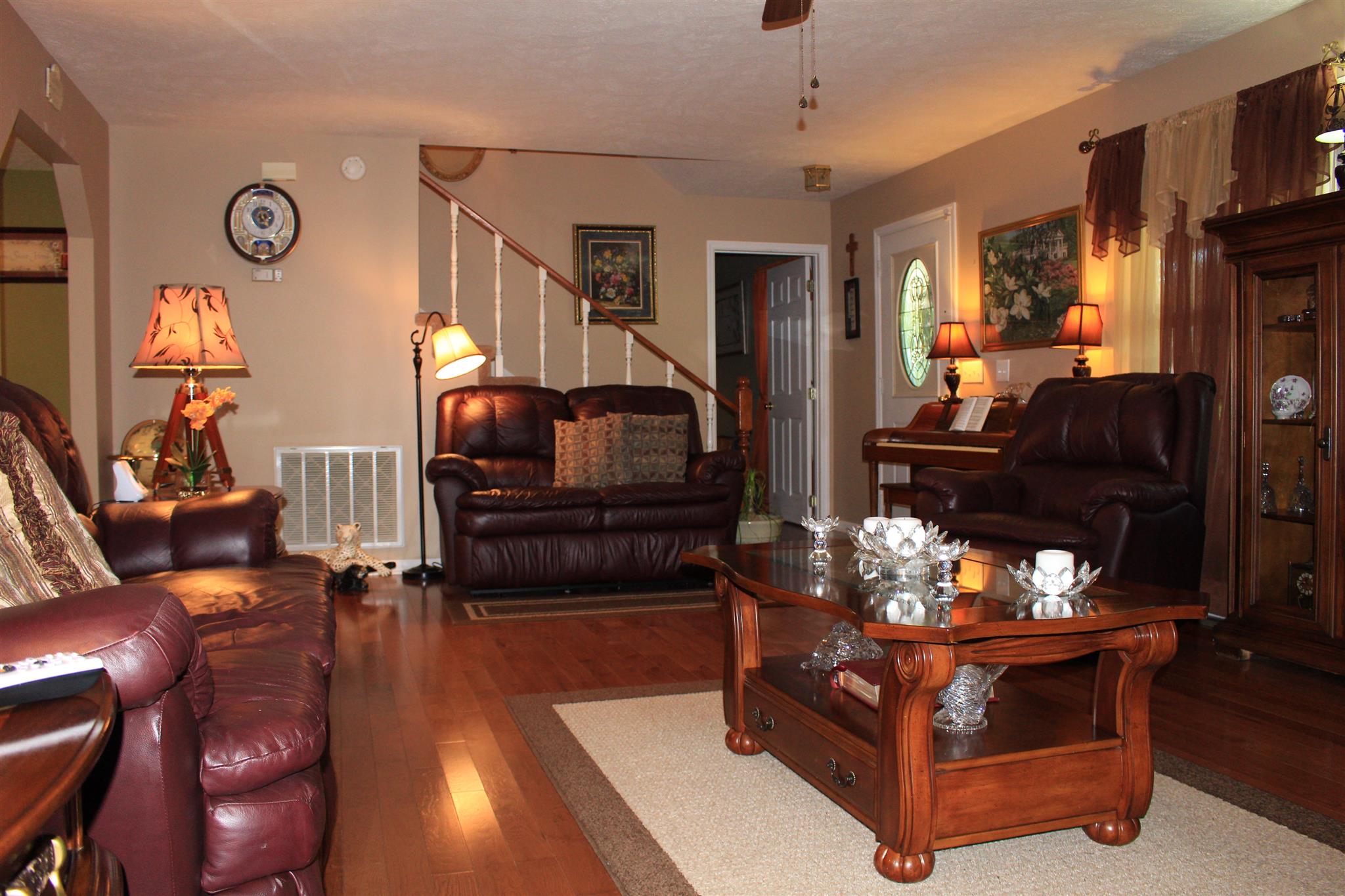 536 Strawberry Ridge Manchester, TN 37355 - Photo 5 of 30 a living room with furniture and a fireplace