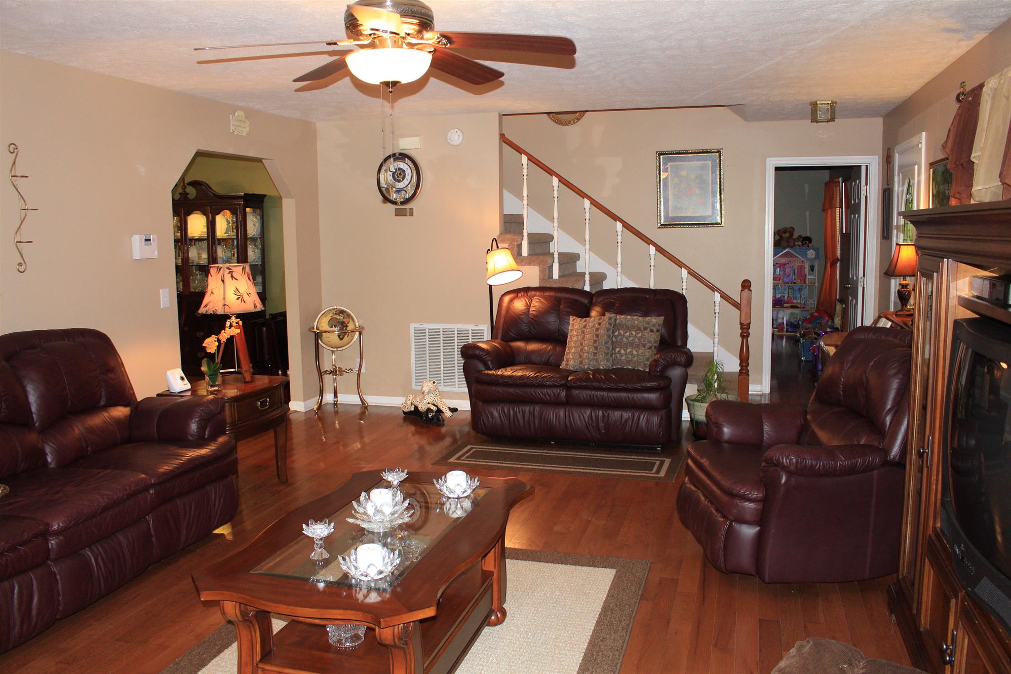 536 Strawberry Ridge Manchester, TN 37355 - Photo 6 of 30 a living room with furniture and a fireplace