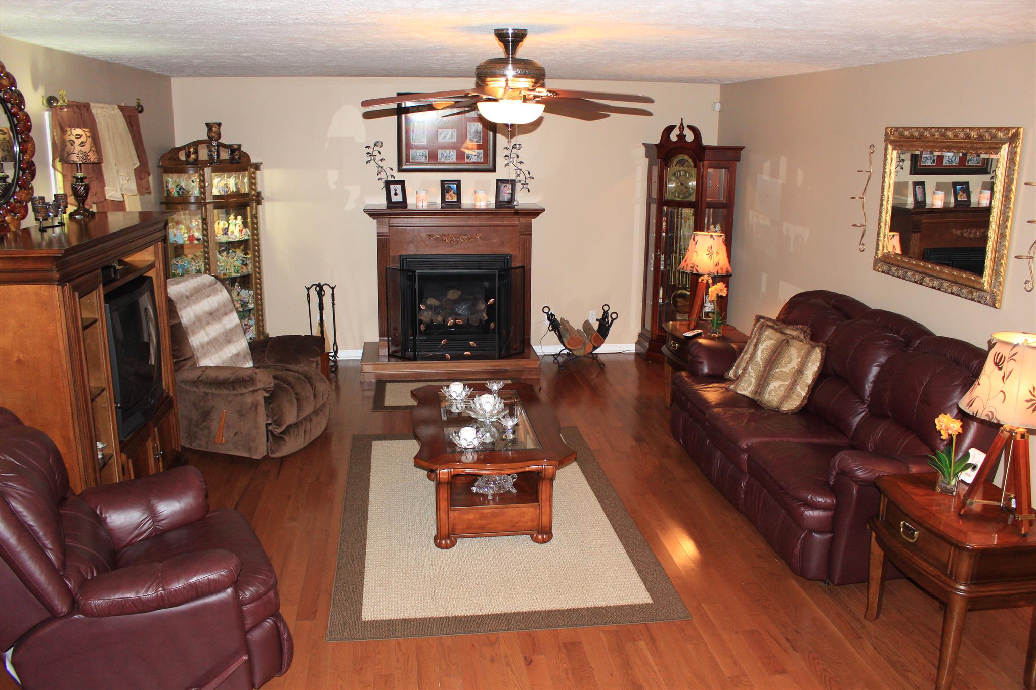 536 Strawberry Ridge Manchester, TN 37355 - Photo 7 of 30 a living room with furniture and a fireplace