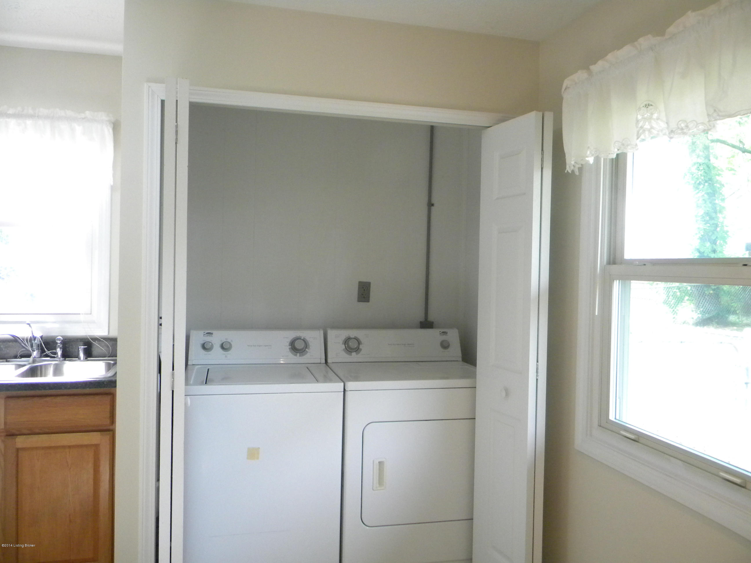 1716 Millgate Road Louisville, KY 40223 - Photo 13 of 36 DSCN4448