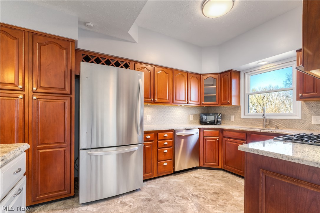 924 East Schaaf Road Brooklyn Heights, OH 44131 - Photo 12 of 34