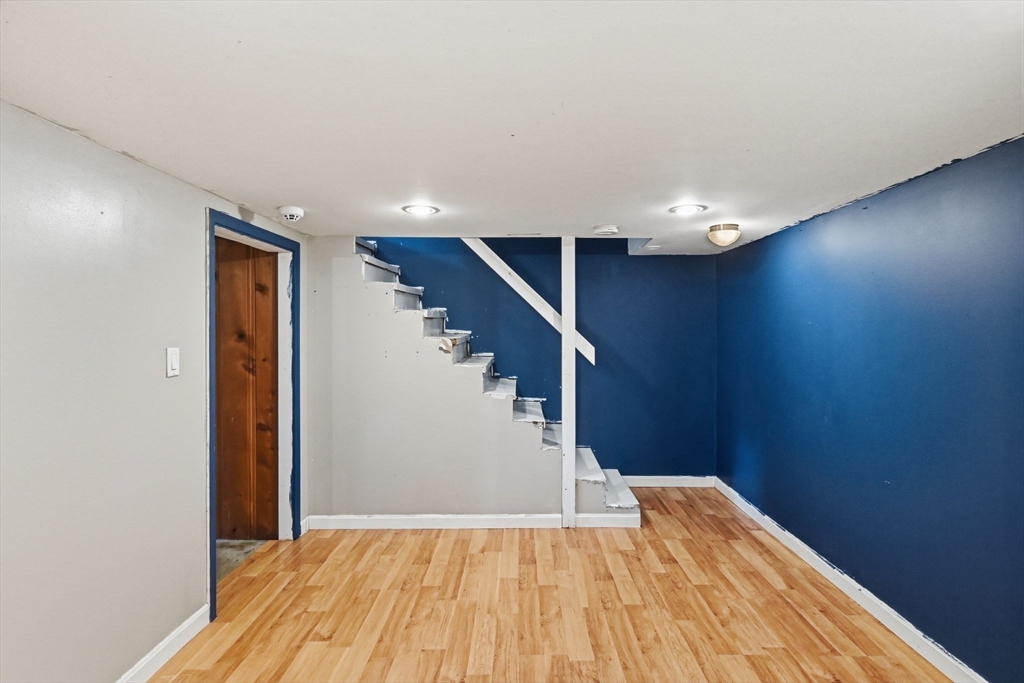 881 Roosevelt Avenue Springfield, MA 01109 - Photo 25 of 35