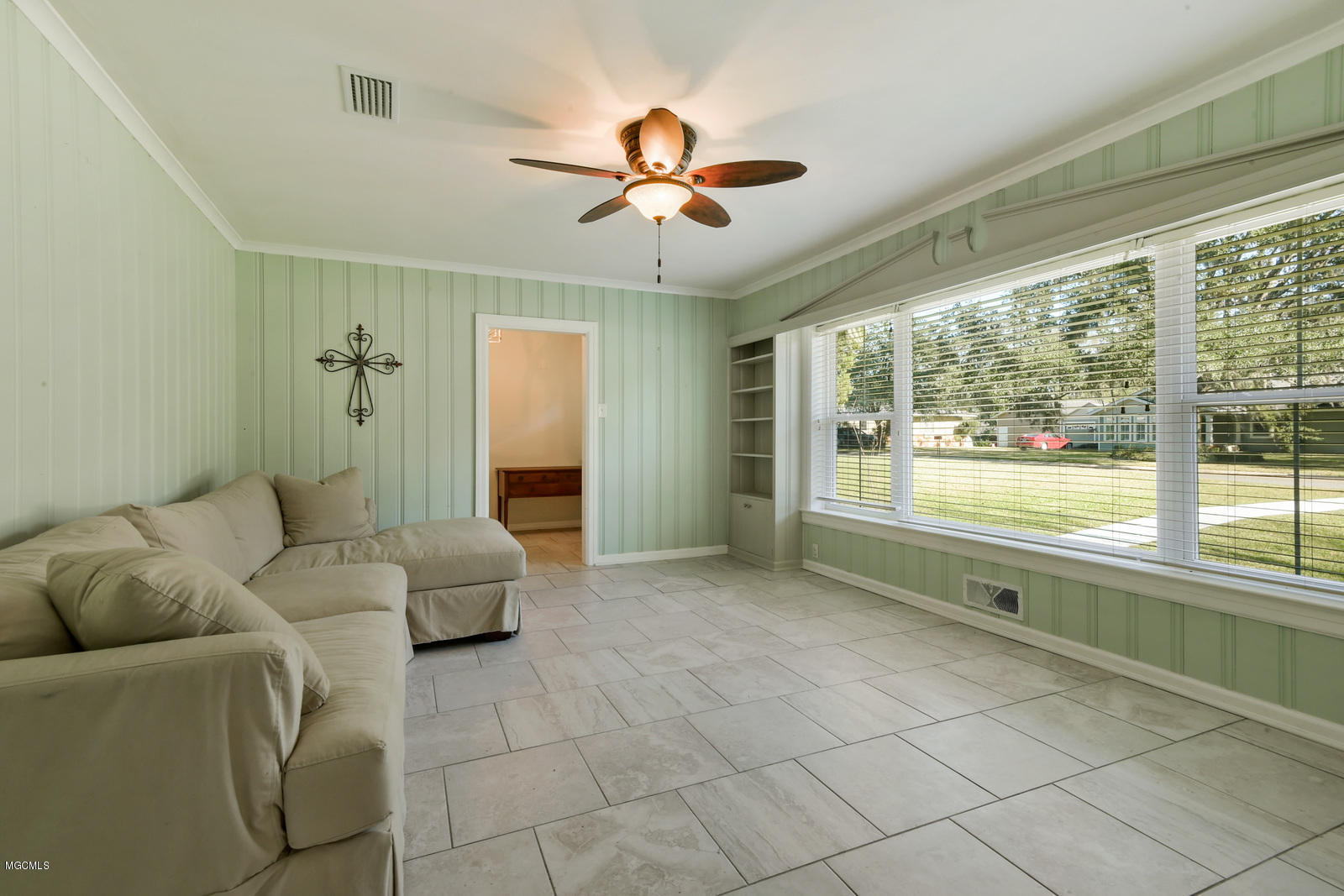 5307 Beardslee Street Moss Point, MS 39563 - Photo 16 of 27 3 front room mp