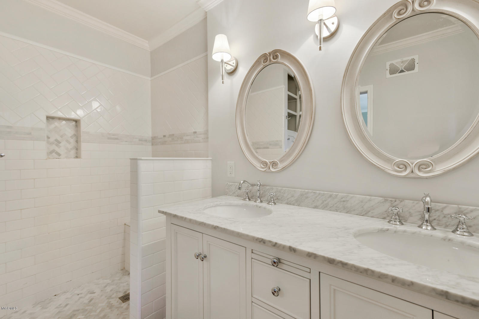 5307 Beardslee Street Moss Point, MS 39563 - Photo 18 of 27 18 Full Bath with Second Master Bedroom