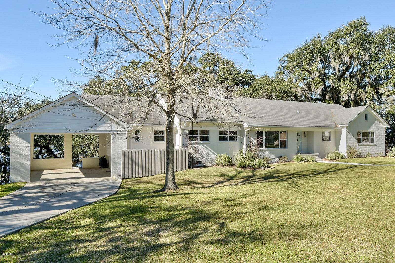 5307 Beardslee Street Moss Point, MS 39563 - Photo 4 of 27 2 Front MP