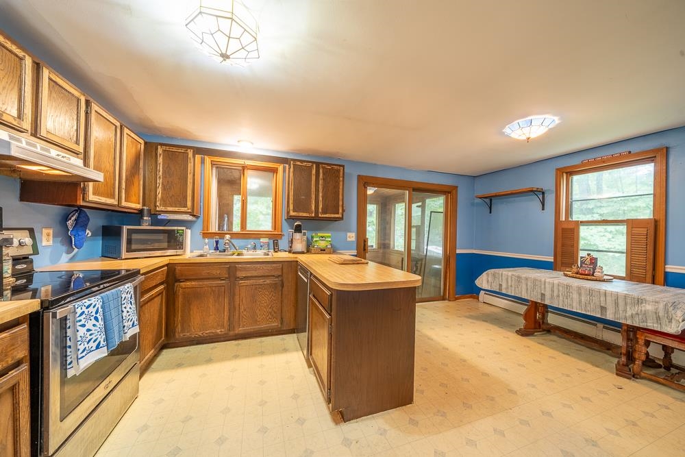 35 Red Deer Road Londonderry, NH 03053 - Photo 7 of 25