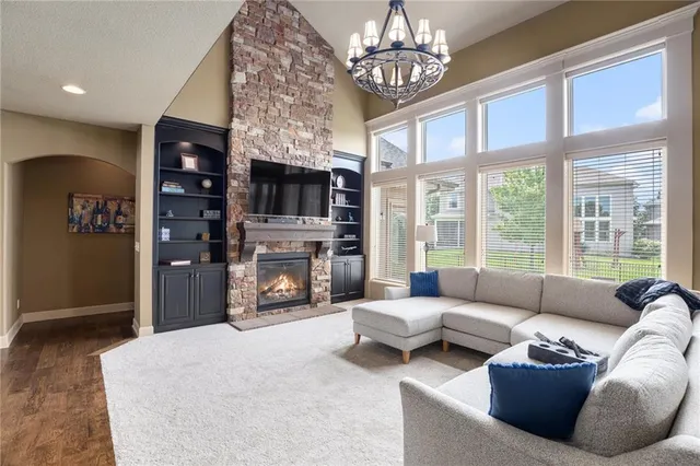 $799,900 | 25205 West 97th Terrace, Lenexa, KS 66227