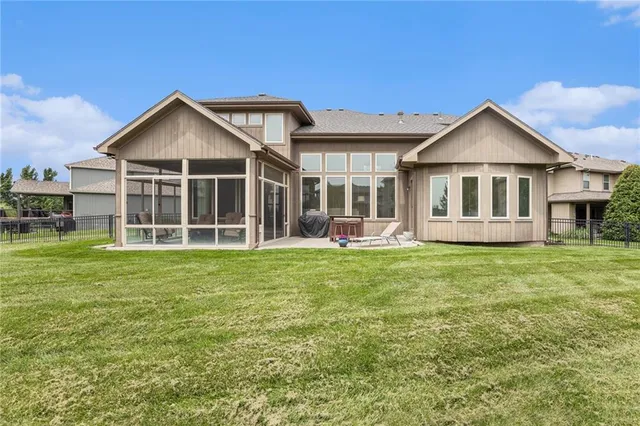$799,900 | 25205 West 97th Terrace, Lenexa, KS 66227